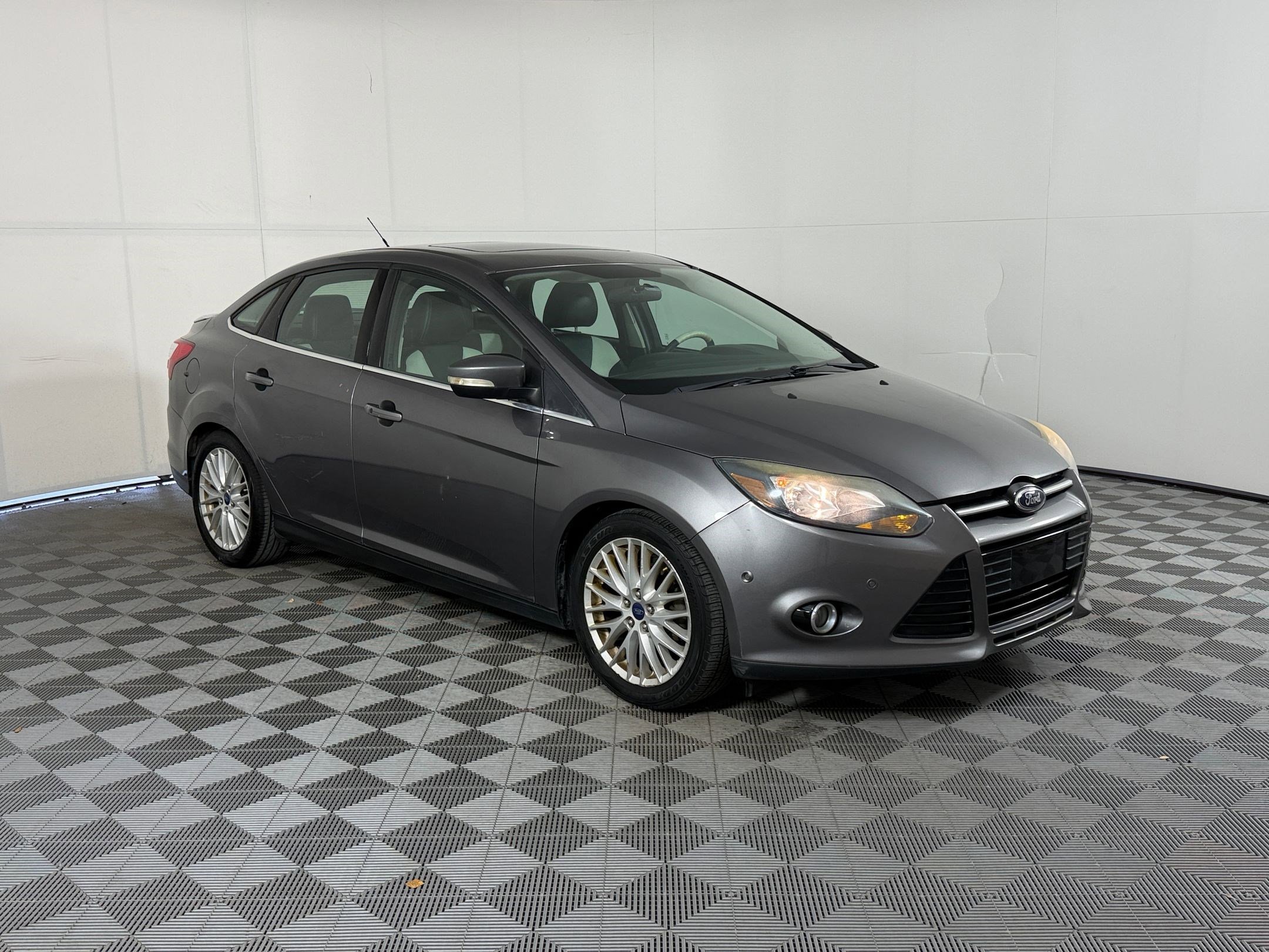Used 2014 Ford Focus Titanium FWD image 6