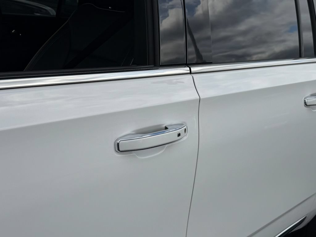 Certified 2024 GMC Yukon XL SLT w/ SLT Luxury Package AWD/4WD image 22