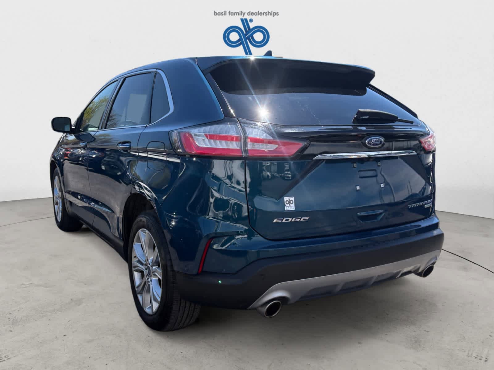 Used 2020 Ford Edge Titanium w/ Equipment Group 301A AWD/4WD image 3