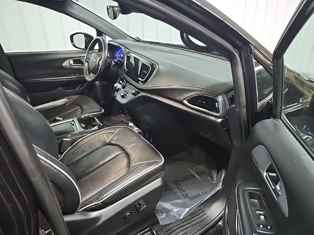 Used 2019 Chrysler Pacifica Limited w/ Advanced Safetytec Group image 15