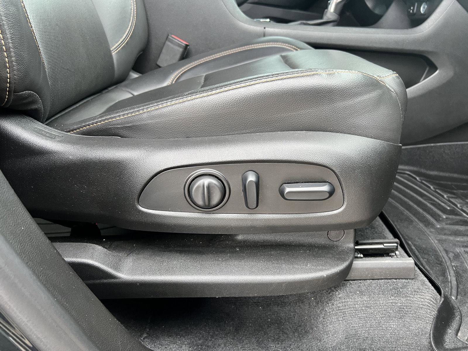 Used 2021 Chevrolet Traverse Premier image 34