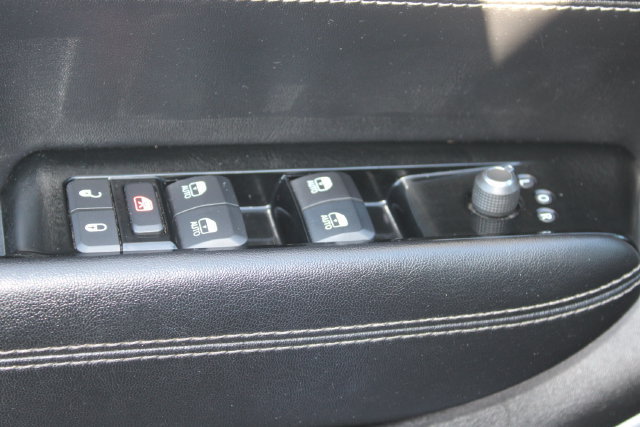 Used 2024 Jeep Wagoneer L Series II AWD/4WD image 11