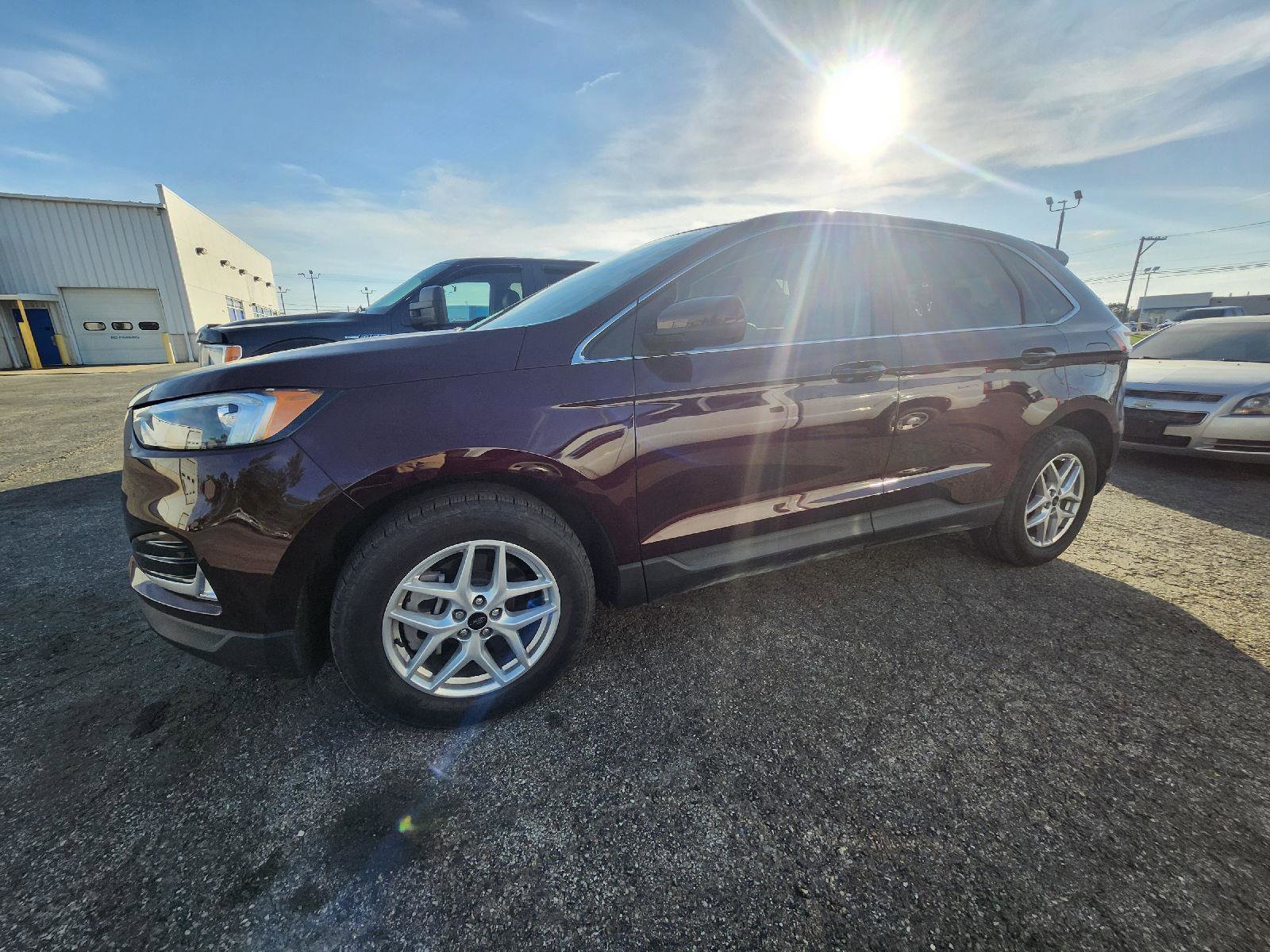 Used 2024 Ford Edge SEL w/ Convenience Package AWD/4WD image 2