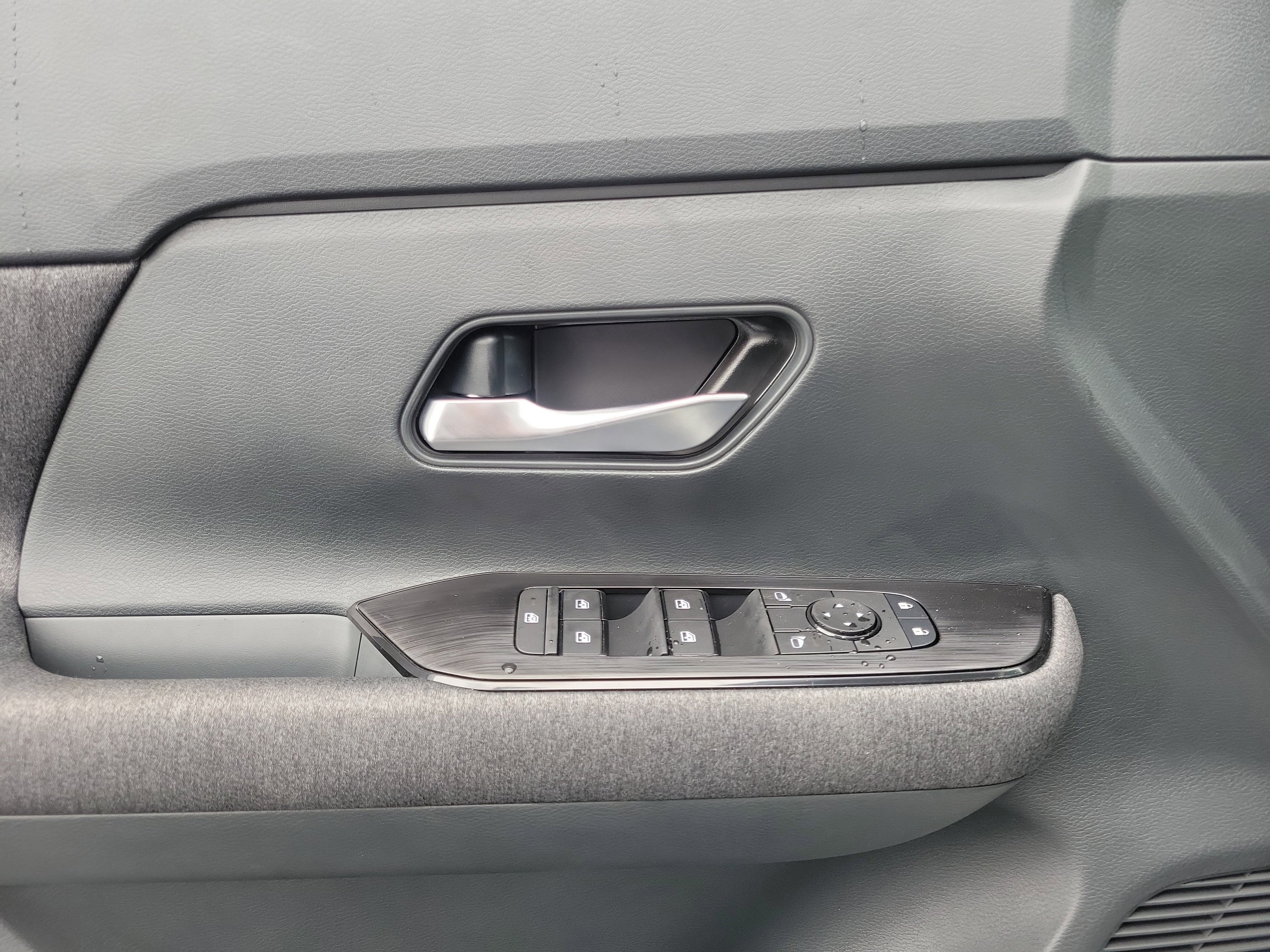 New 2026 Nissan Kicks SV w/ Cold Weather Package image 17