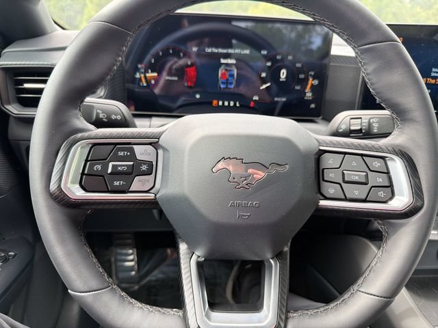 Used 2025 Ford Mustang Coupe RWD image 18