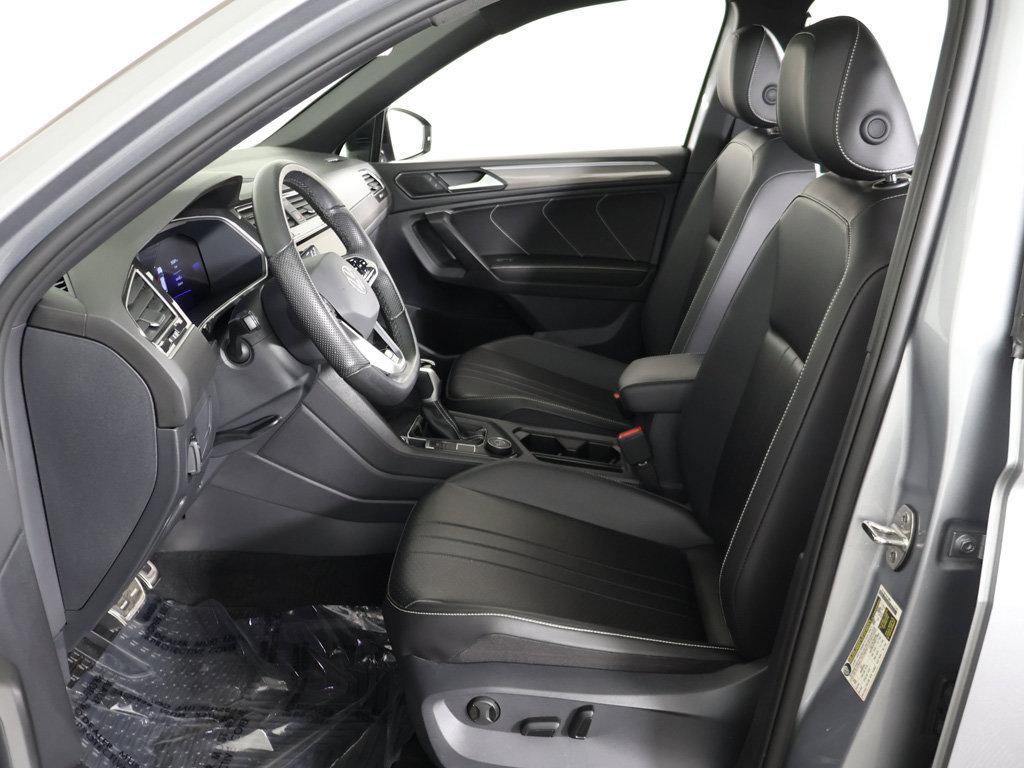 Used 2024 Volkswagen Tiguan SE R-Line AWD/4WD image 31