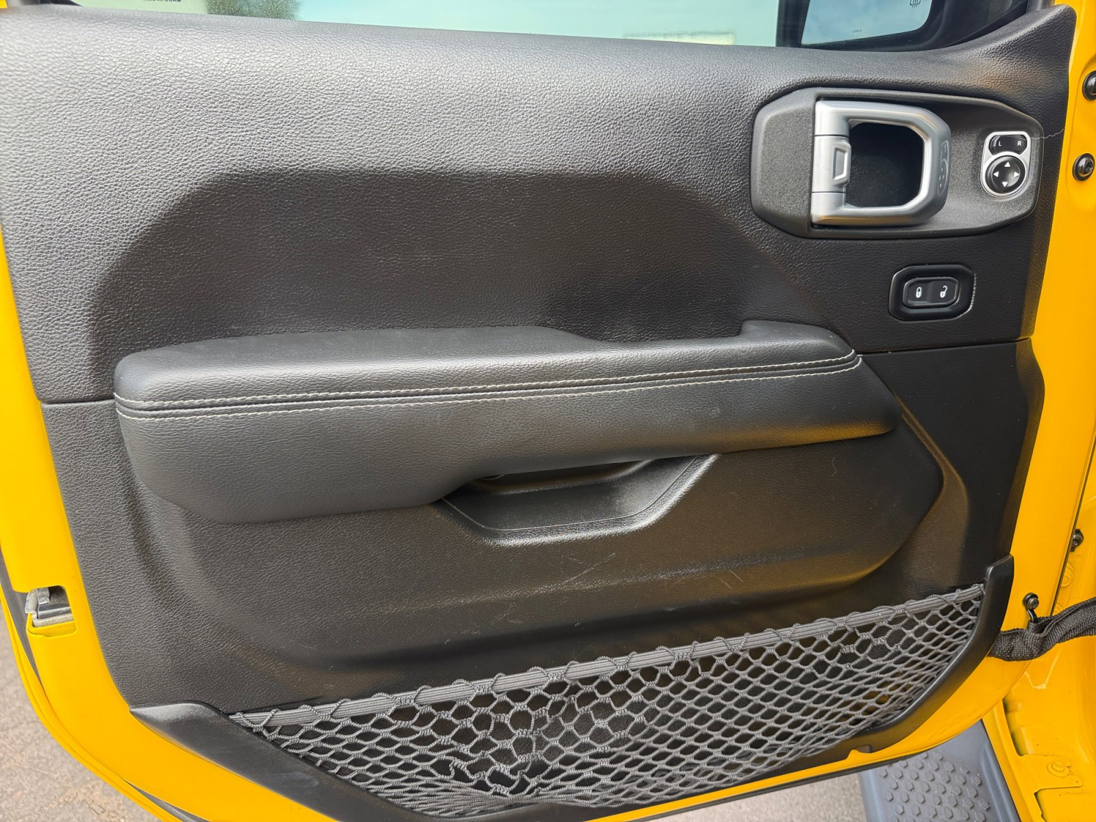 Used 2019 Jeep Wrangler Unlimited Sahara w/ Uconnect 4C Nav & Sound Group image 14