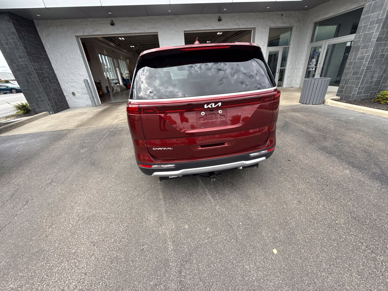 Used 2024 Kia Carnival LX FWD image 17