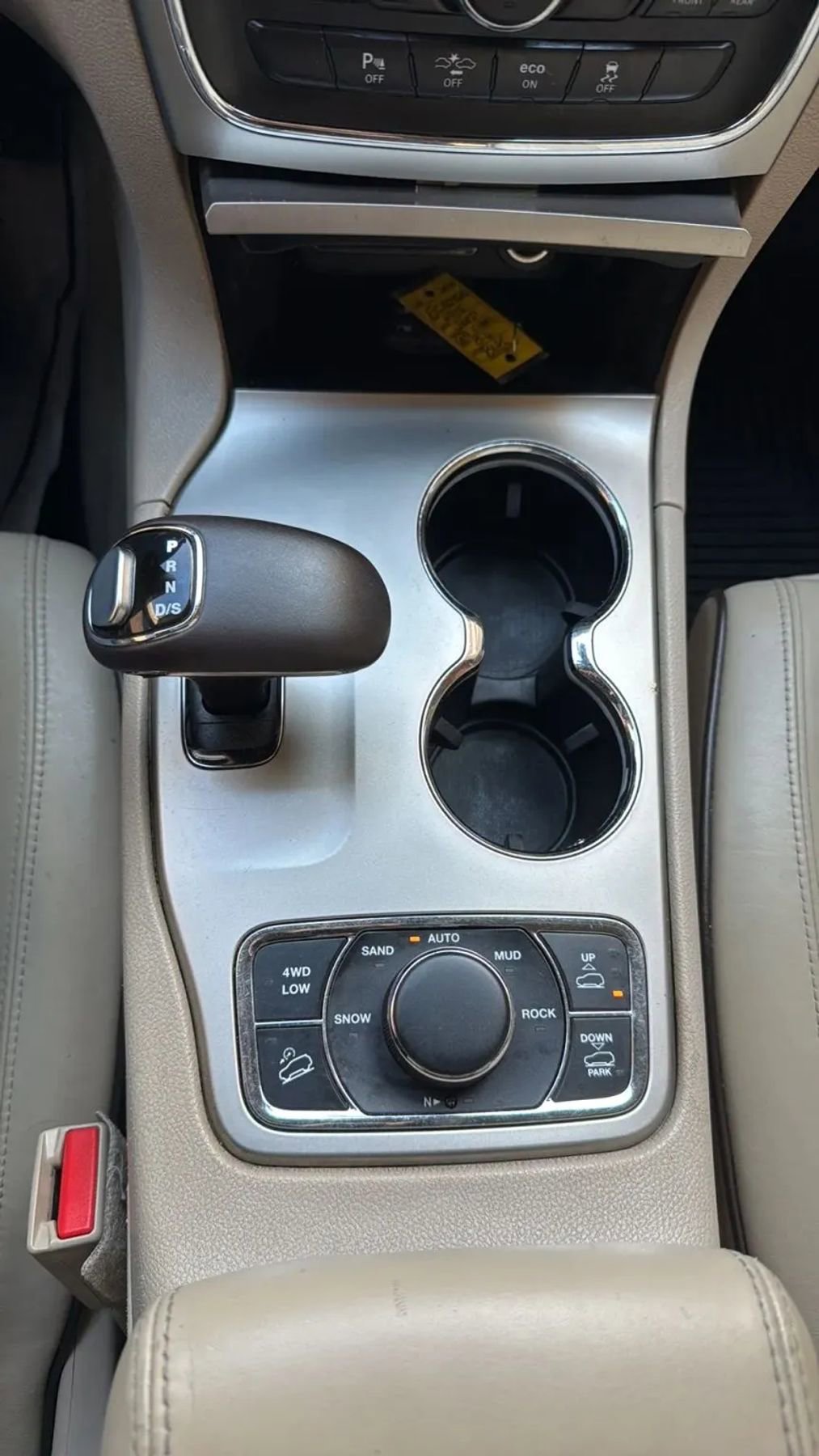 Used 2015 Jeep Grand Cherokee Overland w/ Advanced Technology Group AWD/4WD image 19