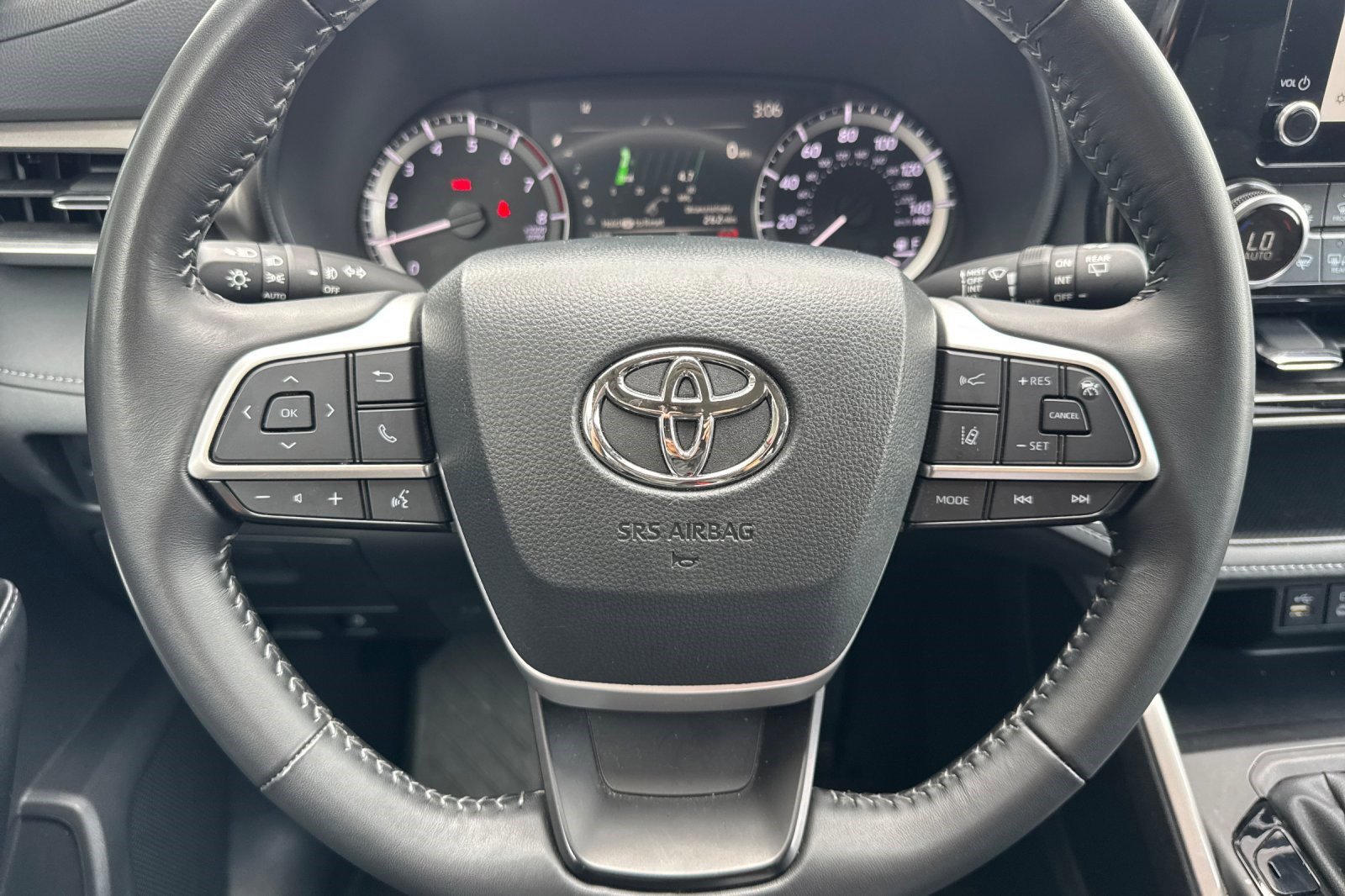 Used 2025 Toyota Highlander LE image 17