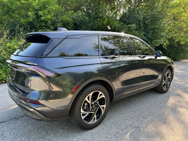 Used 2024 Lincoln Nautilus Hybrid AWD/4WD image 5