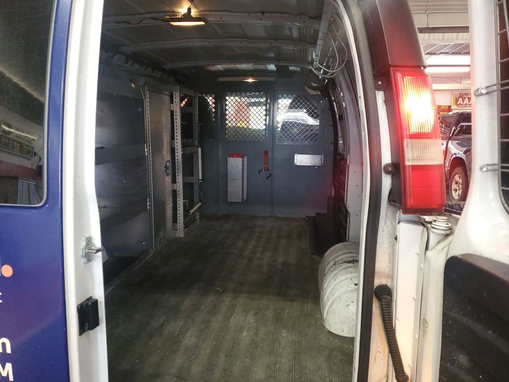 Used 2012 Chevrolet Express 1500 RWD image 3