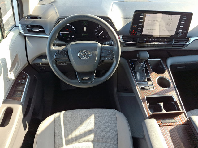Used 2022 Toyota Sienna LE image 11