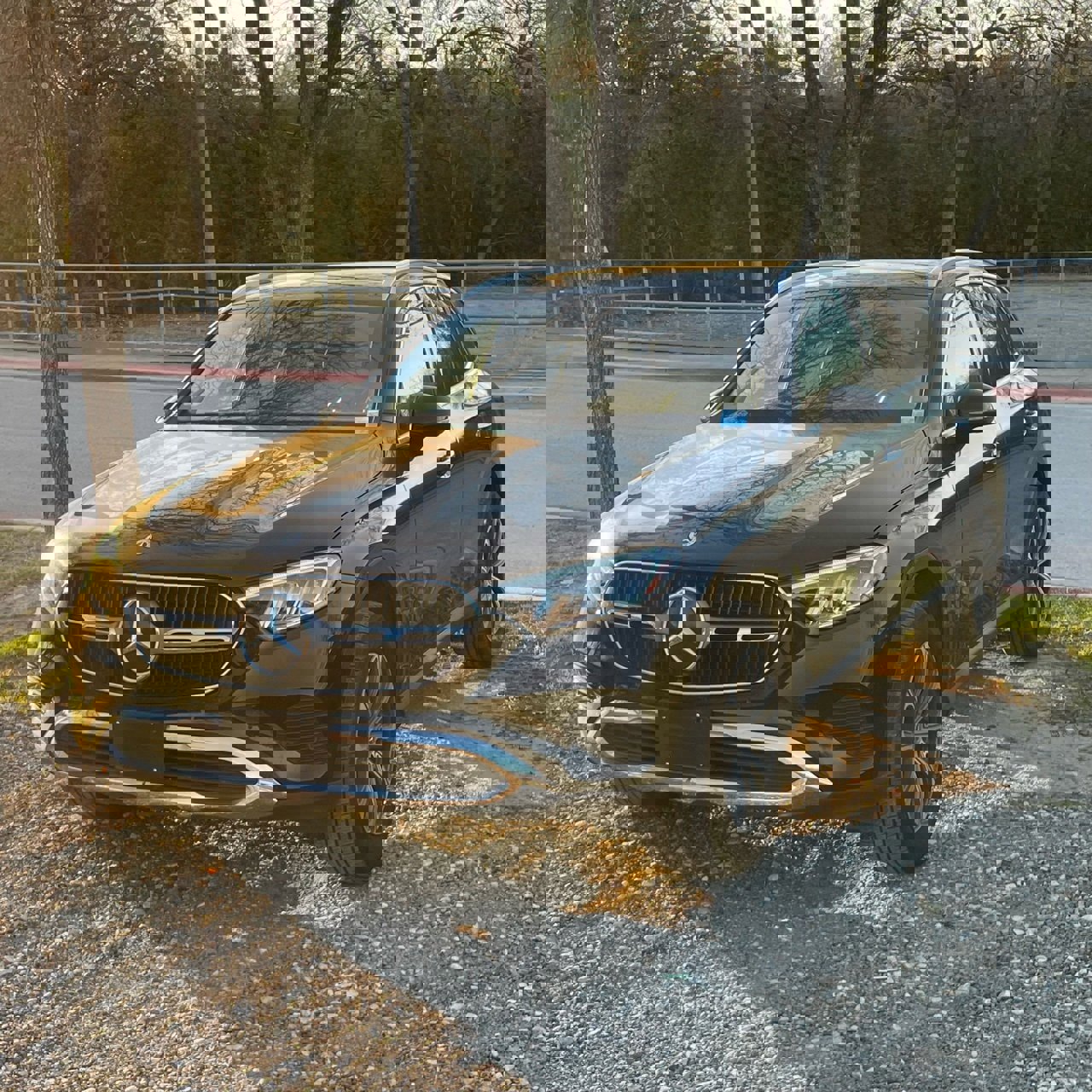 Used 2024 Mercedes-Benz GLC 300 image 1