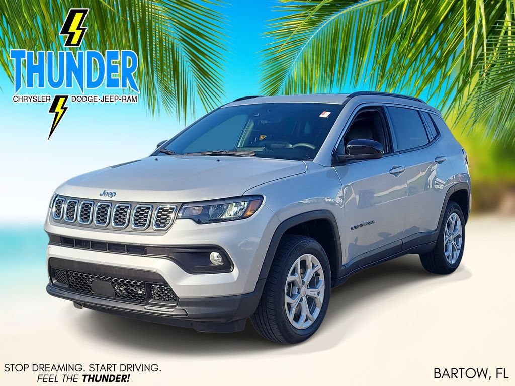 Used 2024 Jeep Compass Latitude AWD/4WD image 2