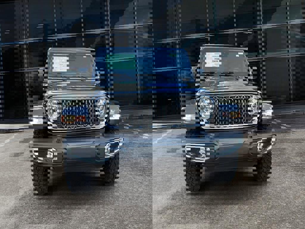 New 2025 Jeep Gladiator Sport image 2