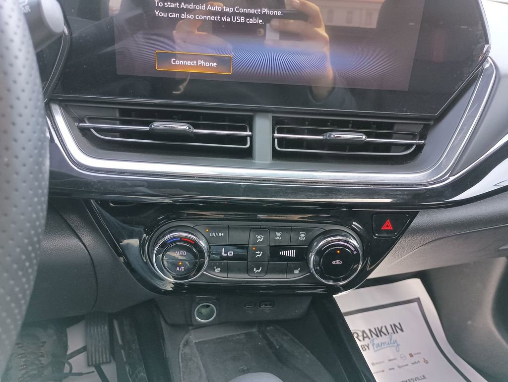 Used 2025 Chevrolet Trax RS w/ Sunroof Package FWD image 25