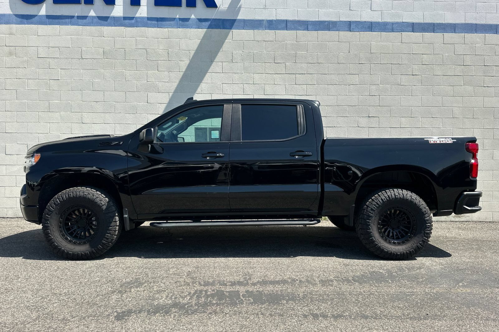 Used 2025 Chevrolet Silverado 1500 LT Trail Boss w/ LPO, Dark Essentials Package AWD/4WD image 7