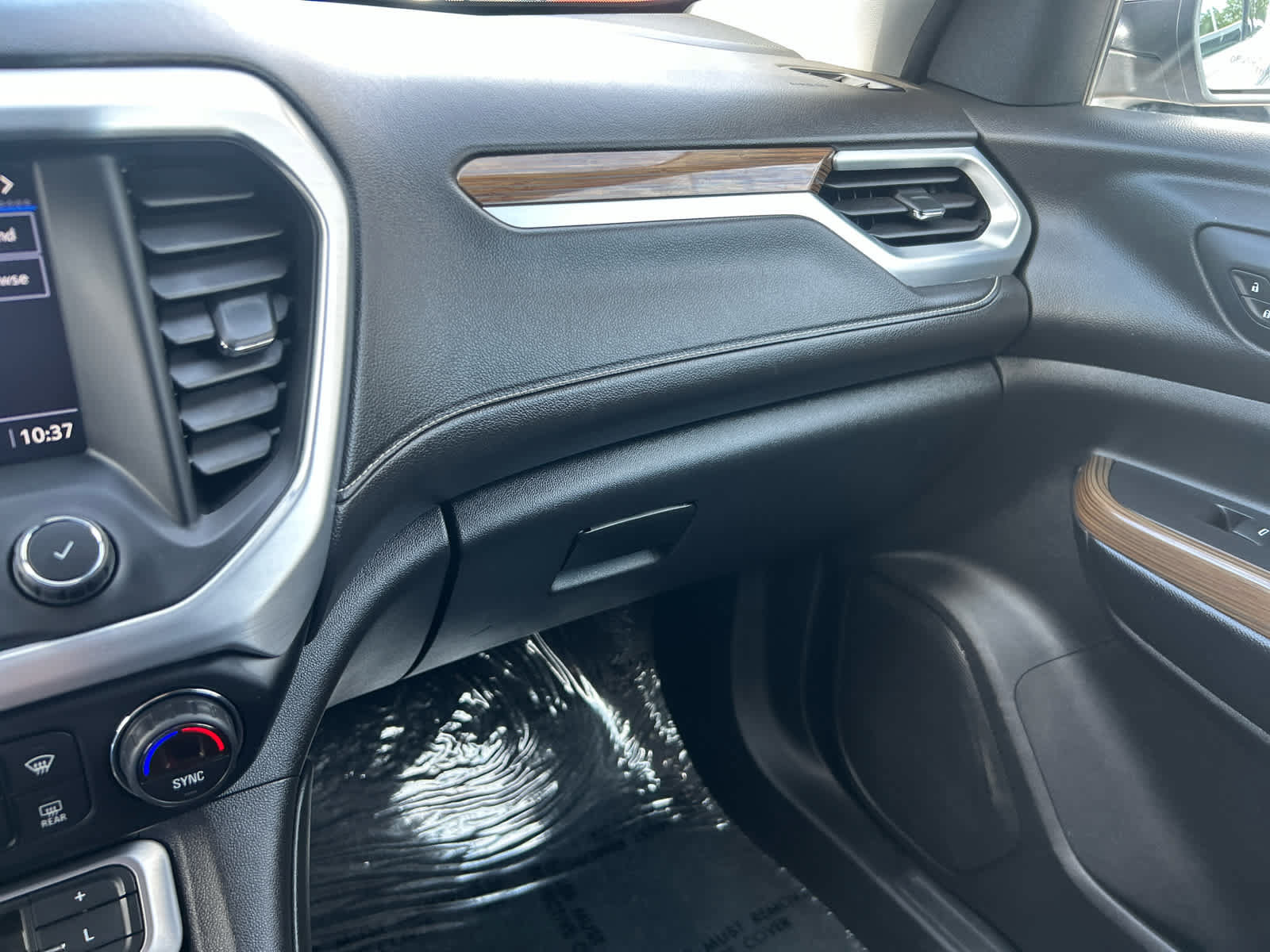 Used 2020 GMC Acadia SLE FWD image 15
