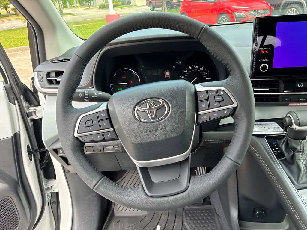 New 2026 Toyota Sienna XLE FWD image 24