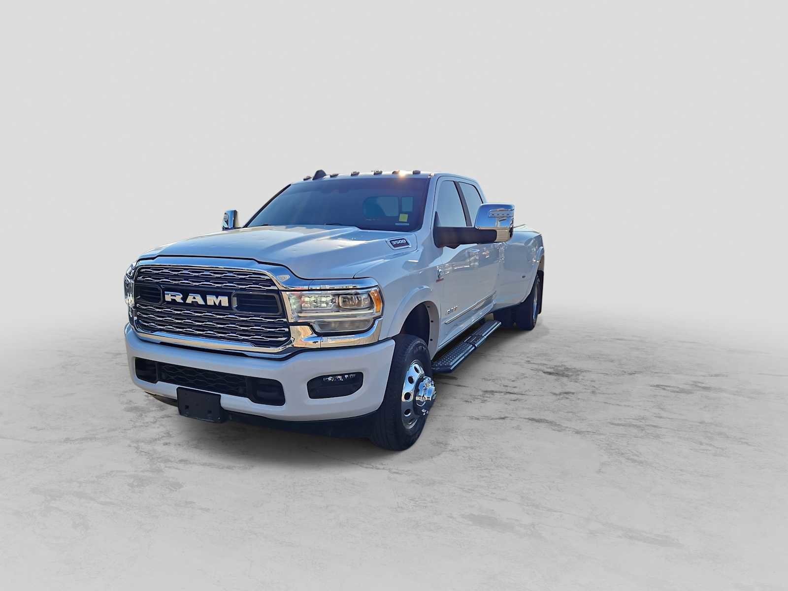 Used 2024 RAM 3500 Limited image 4