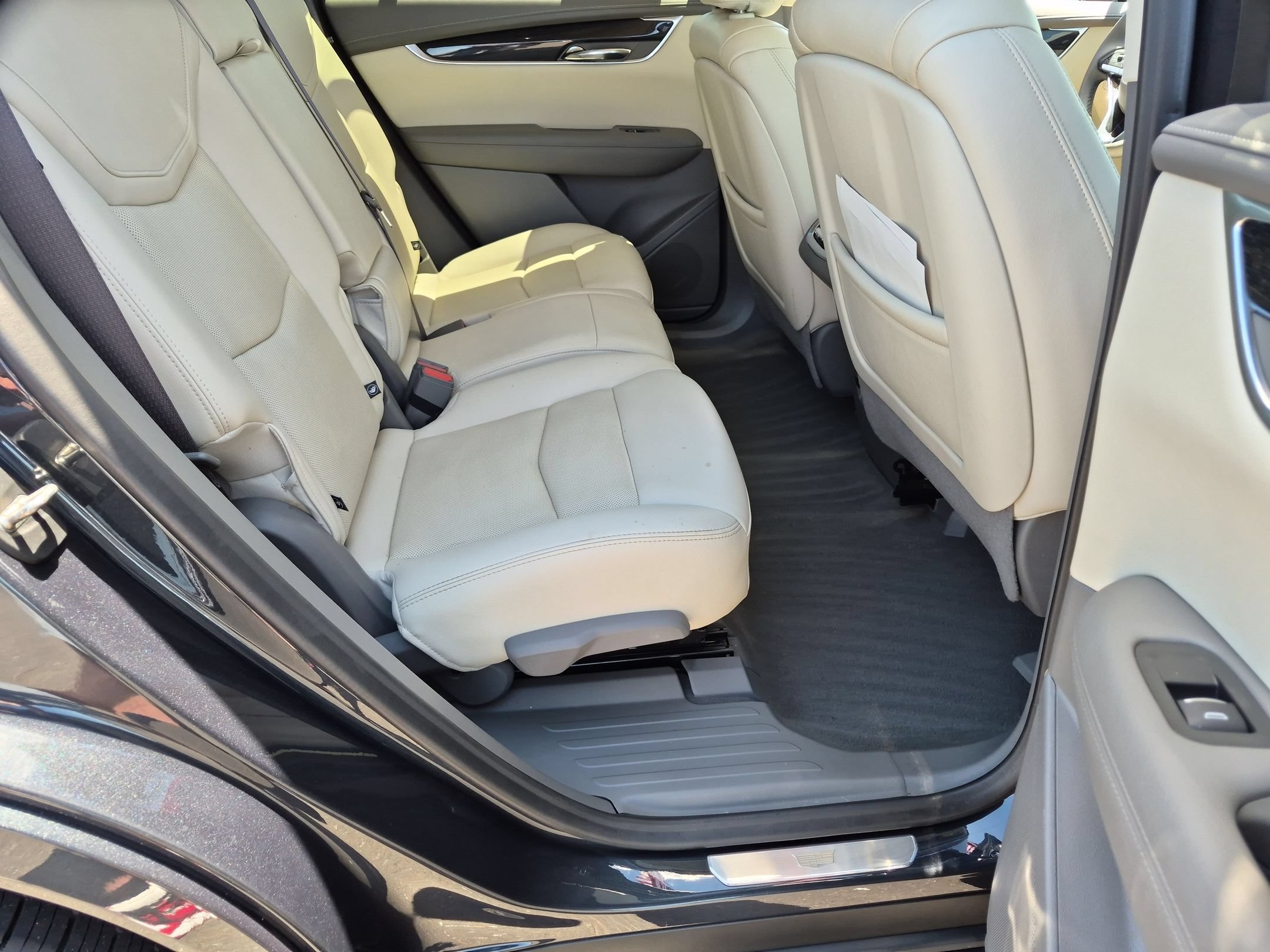 Certified 2021 Cadillac XT6 Premium Luxury w/ LPO, Floor Liner Package FWD image 24