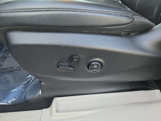 Used 2024 Chrysler Pacifica Touring-L FWD image 27