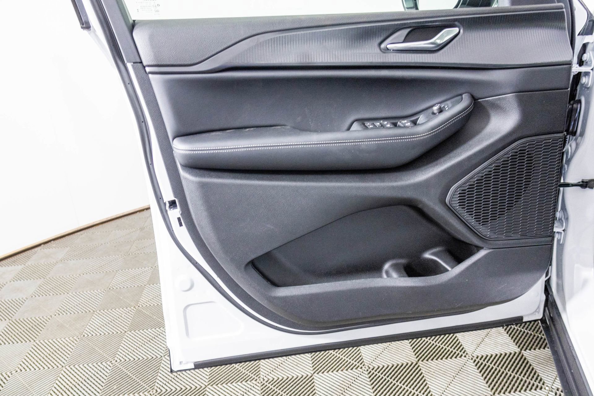 New 2025 Jeep Grand Cherokee Laredo image 14