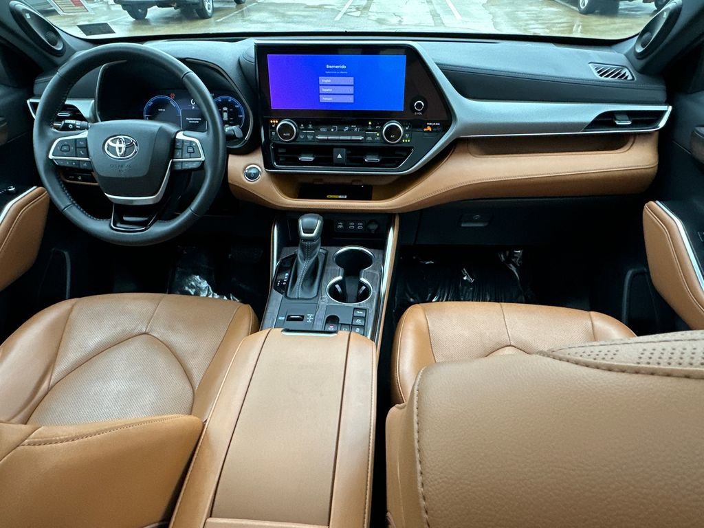 Used 2023 Toyota Highlander Platinum image 18