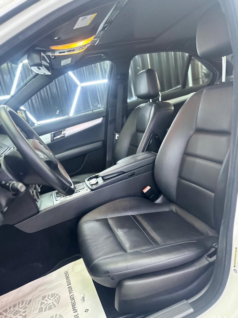 Used 2009 Mercedes-Benz C 300 Sedan image 29