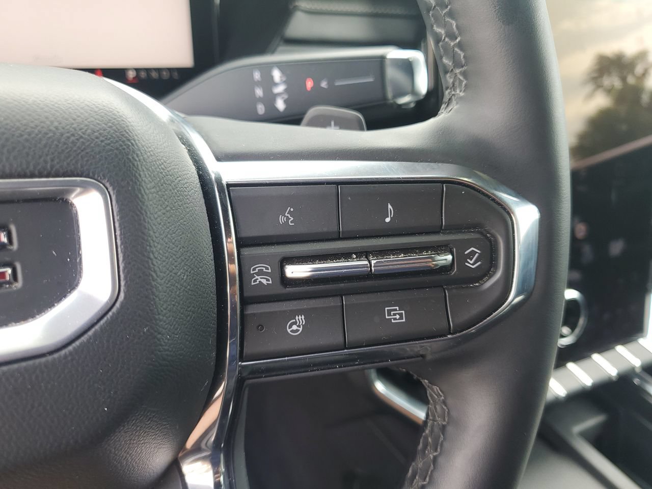Used 2024 GMC Acadia Elevation w/ Luxury Package FWD image 19