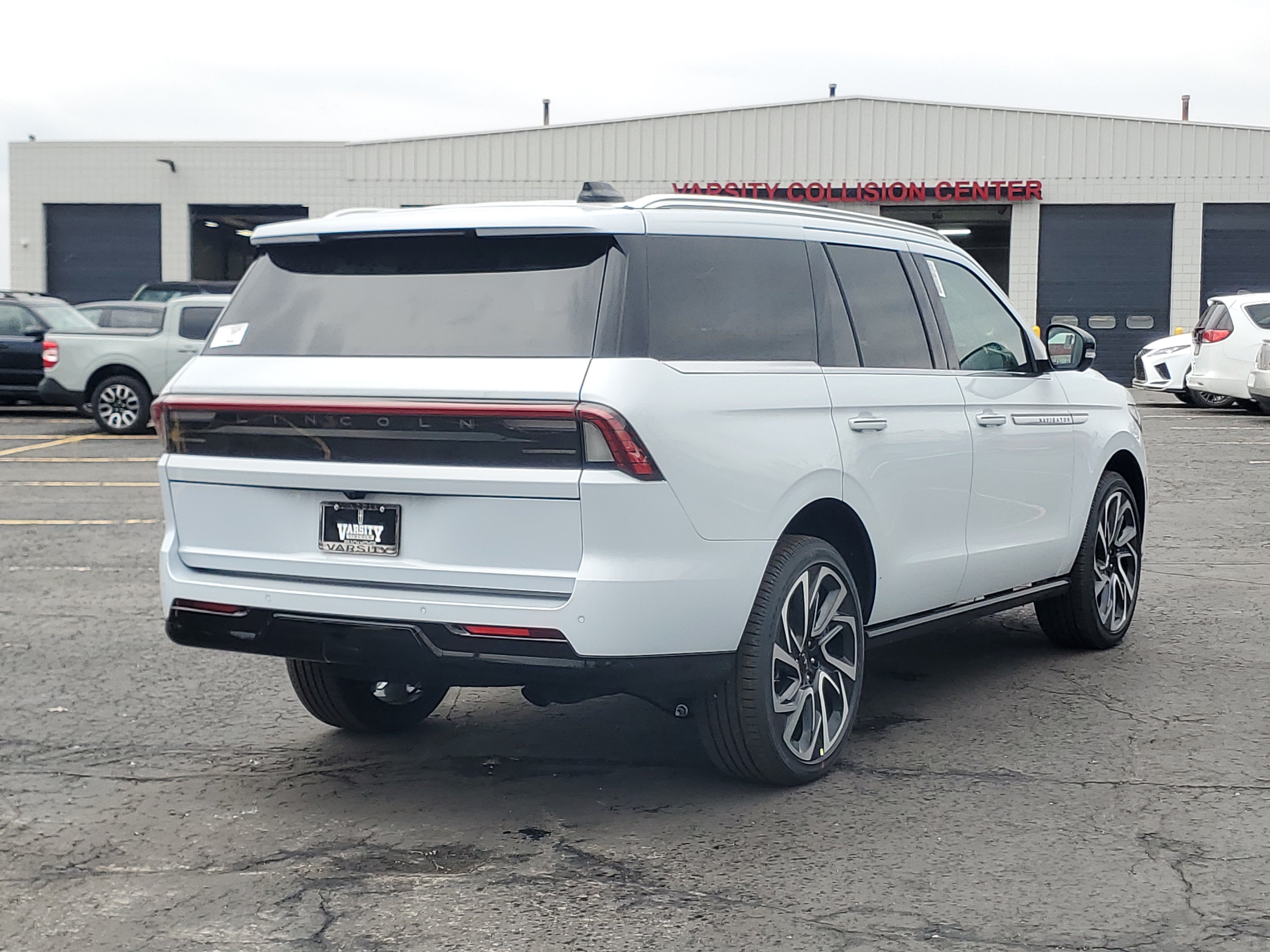 New 2026 Lincoln Navigator Reserve AWD/4WD image 4