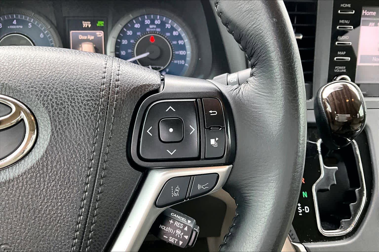 Used 2020 Toyota Sienna XLE Premium FWD image 24