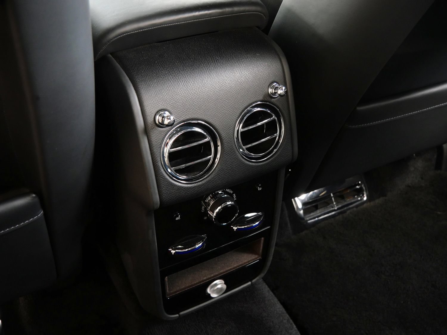 Certified 2021 Rolls-Royce Cullinan AWD/4WD image 28