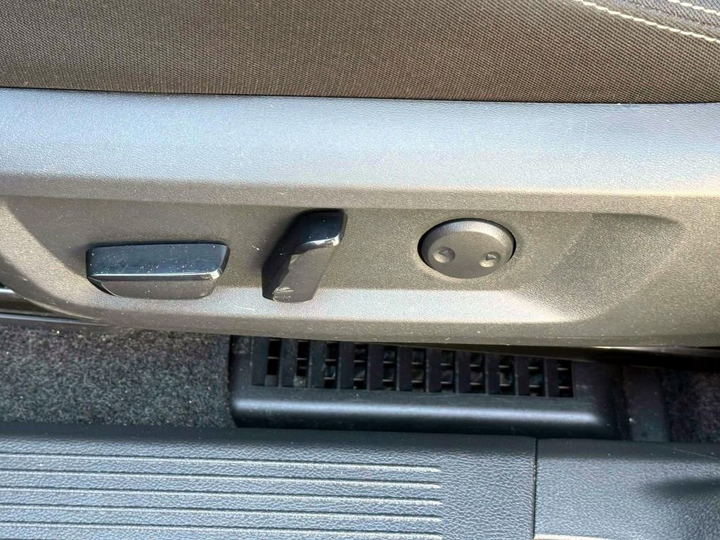 Used 2023 Nissan Rogue SV image 21