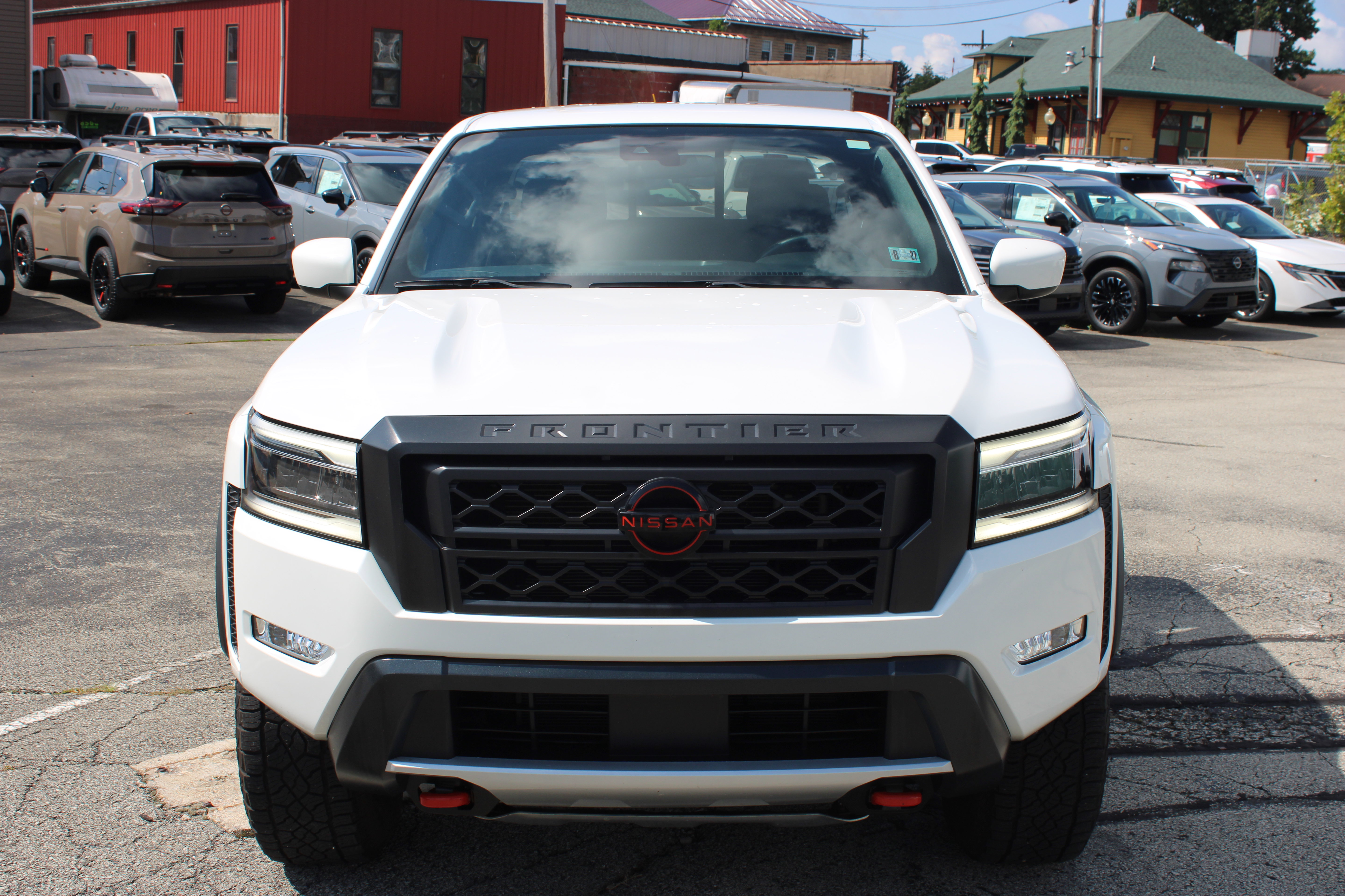 Certified 2022 Nissan Frontier PRO-4X w/ Technology Package AWD/4WD image 9