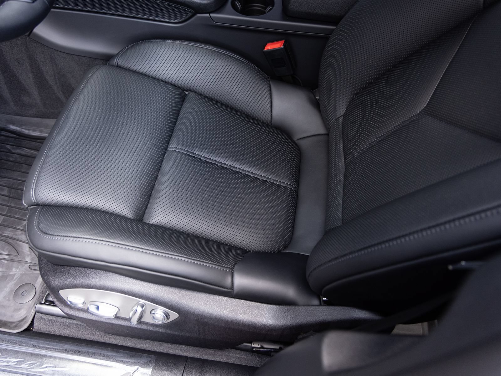 Certified 2026 Porsche Macan AWD/4WD image 21