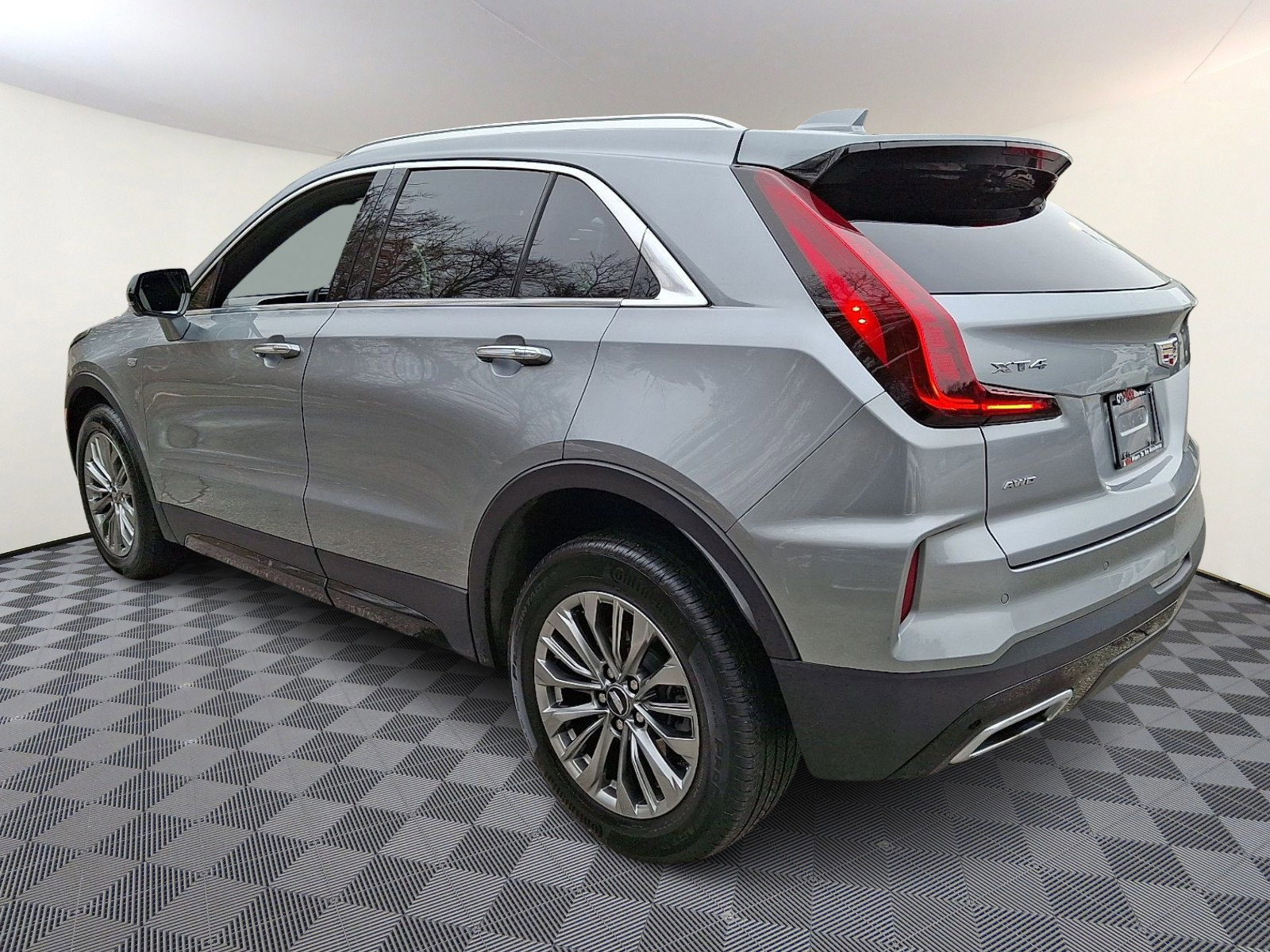 Used 2025 Cadillac XT4 Premium Luxury AWD/4WD image 4