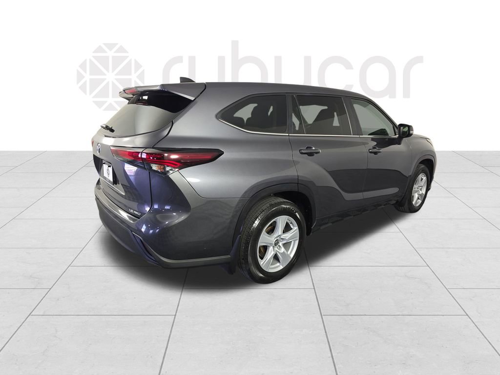 Used 2024 Toyota Highlander LE image 5