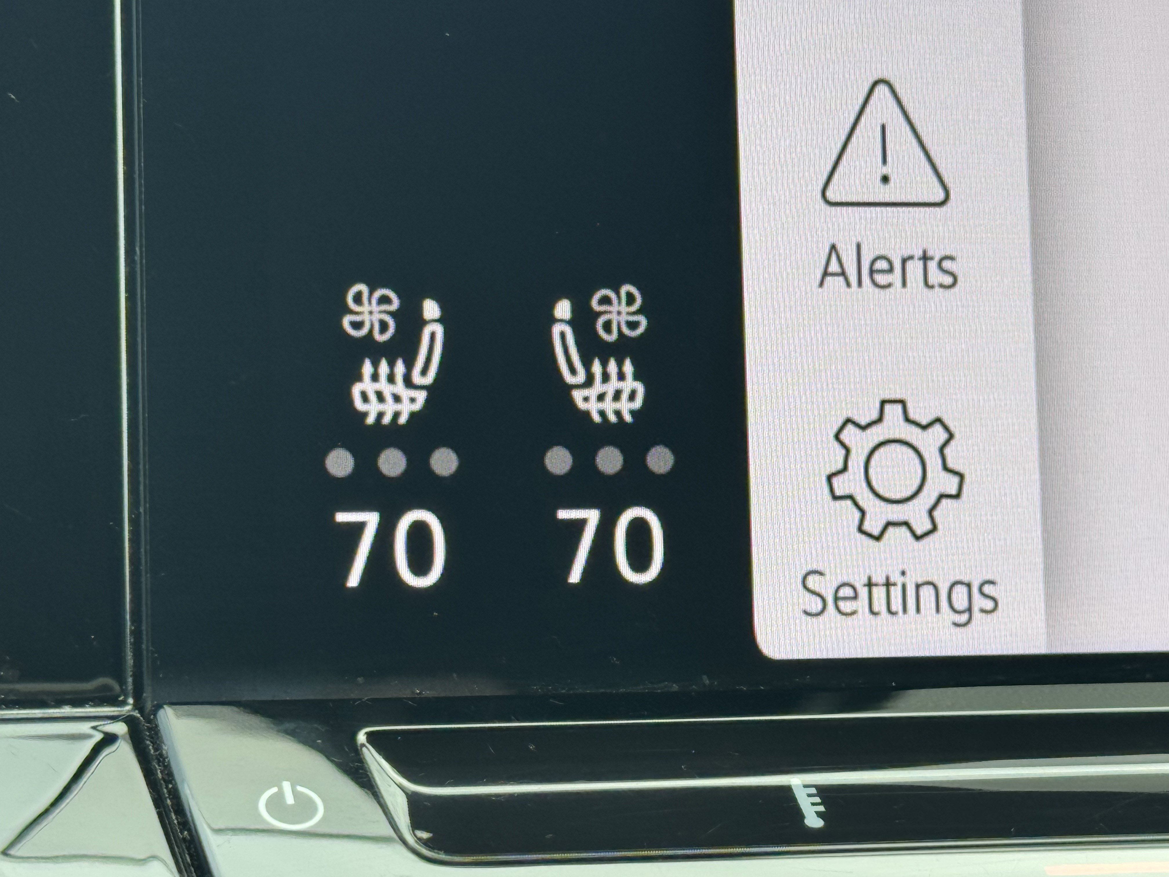 Used 2025 Volkswagen Atlas SE image 14