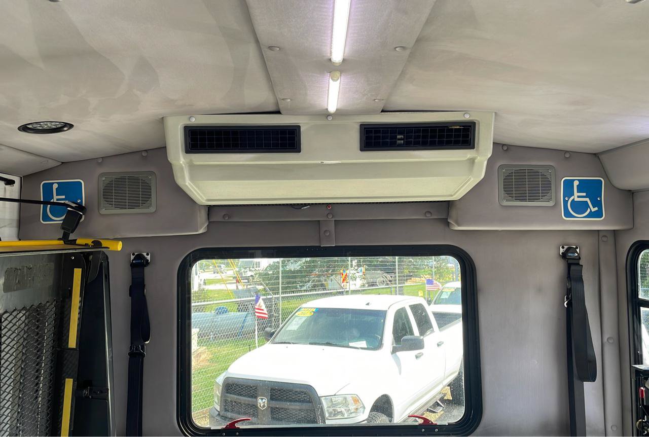 Used 2015 Chevrolet Express 3500 w/ Shuttle Bus Package RWD image 32