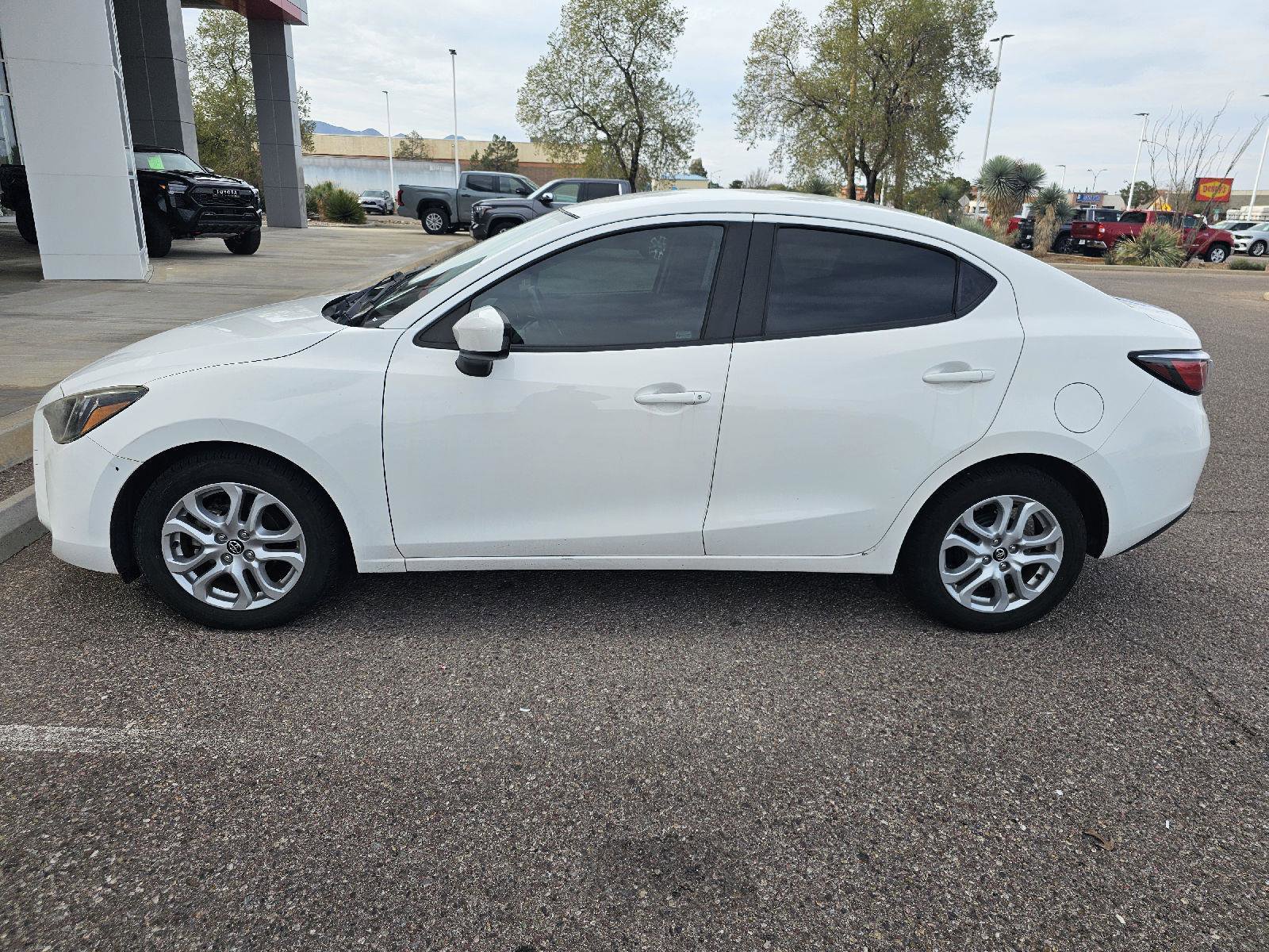 Used 2018 Toyota Yaris iA image 2