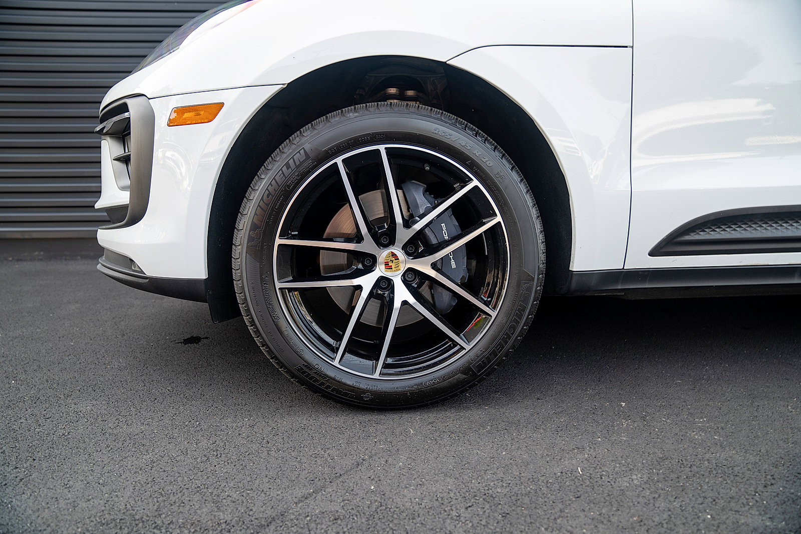 Certified 2025 Porsche Macan AWD/4WD image 23
