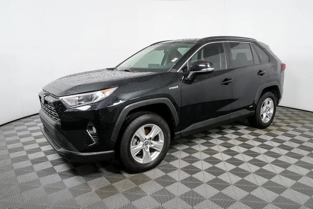 Used 2021 Toyota RAV4 XLE w/ Convenience Package image 25