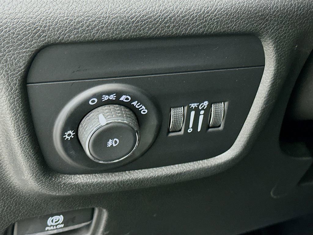 Certified 2025 Jeep Grand Cherokee Limited image 17