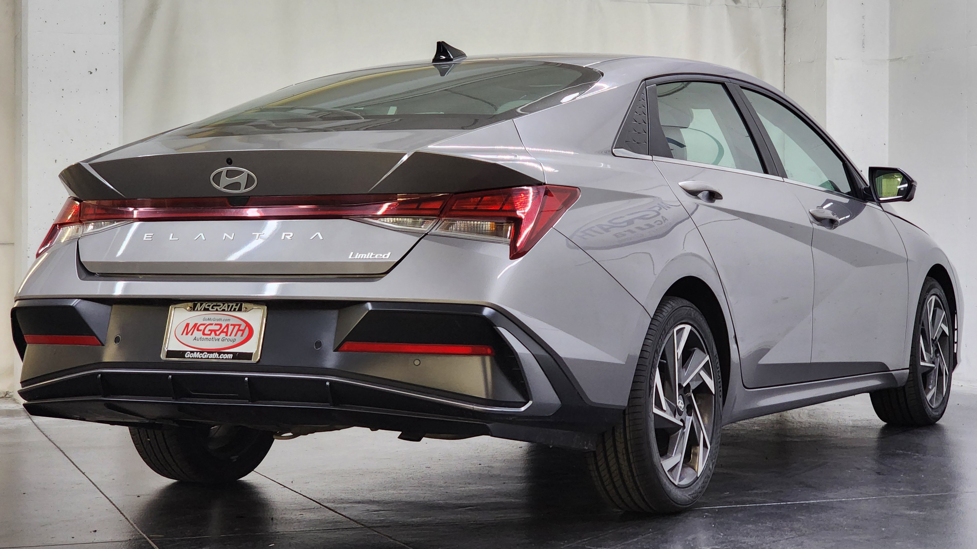 Used 2024 Hyundai Elantra Limited FWD image 6