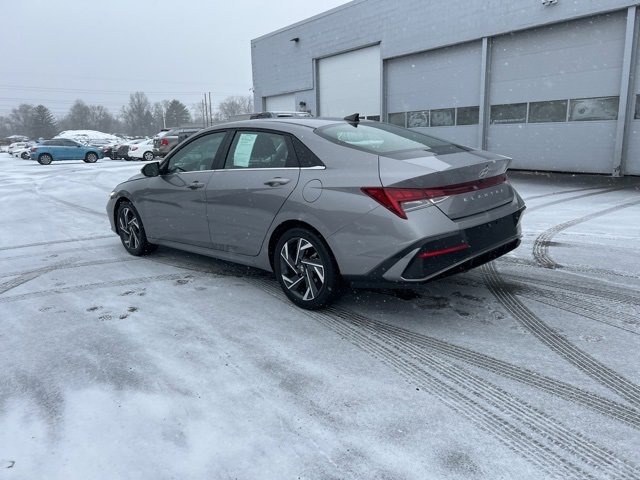 Used 2025 Hyundai Elantra SEL image 13