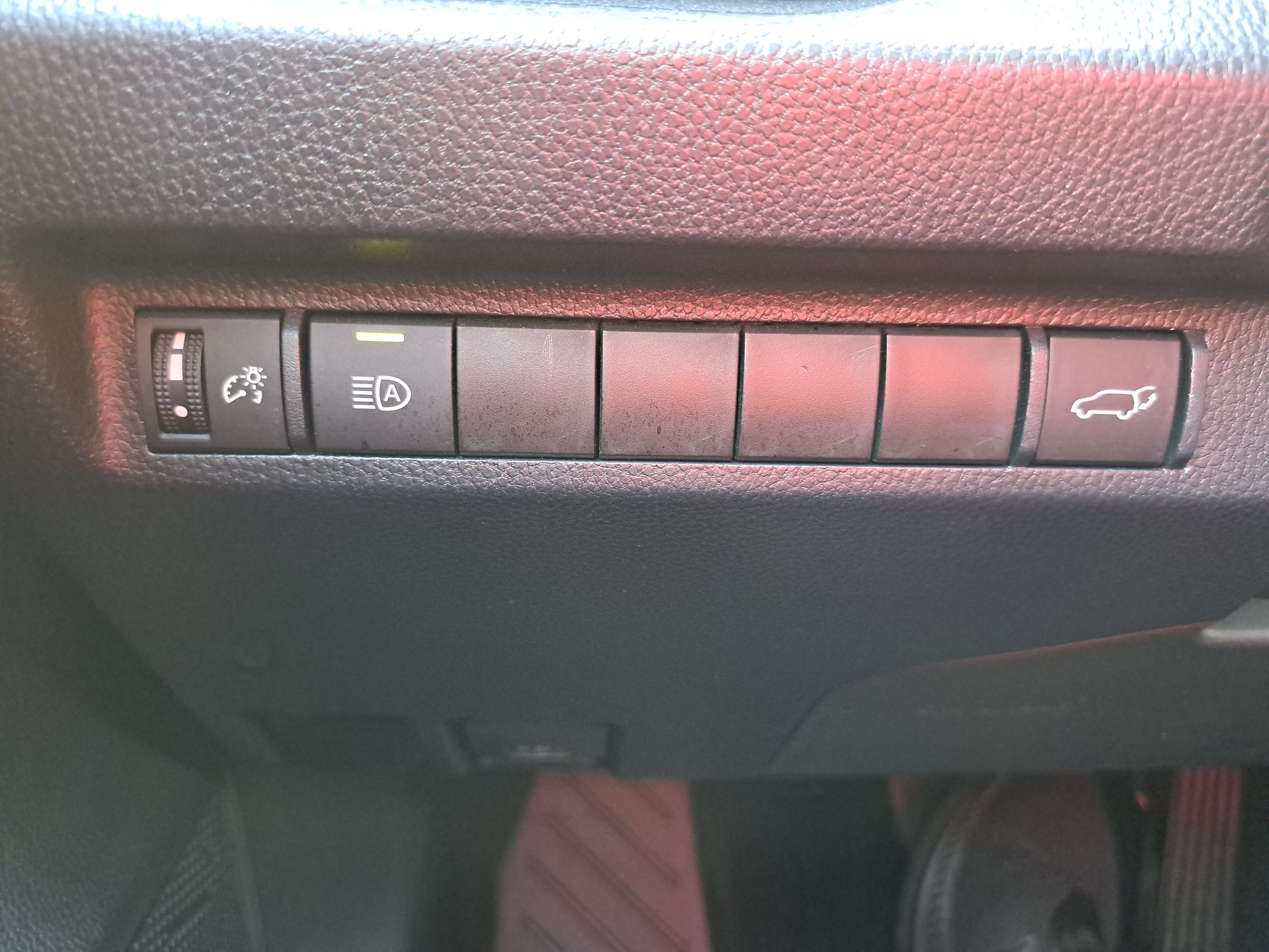 Used 2024 Toyota RAV4 XLE Premium FWD image 24