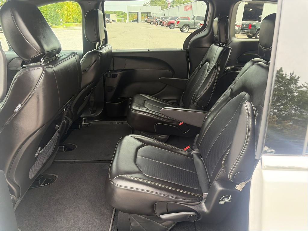 Used 2026 Chrysler Pacifica Select FWD image 24