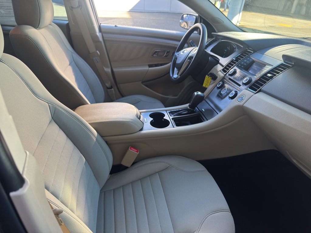 Used 2019 Ford Taurus SE image 17